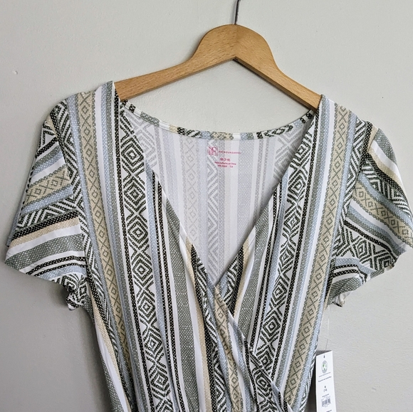 🆕Sage green boho/aztec pattern, green,black,&white w/ belt, women's medium - Picture 3 of 8